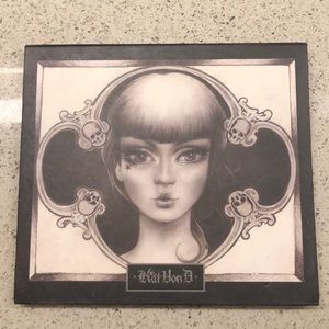 Kat Von D Spellbinding eyeshadow book